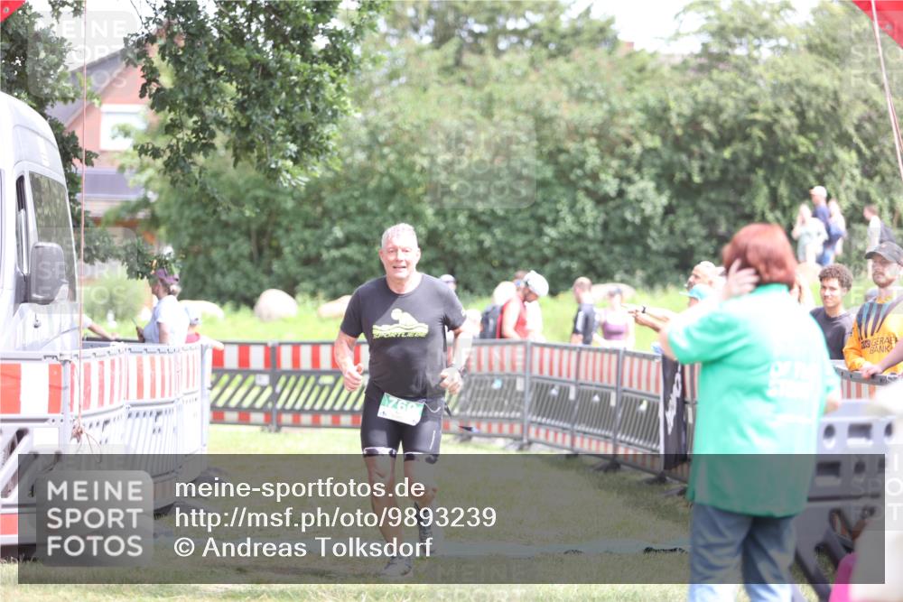 21.06.2026 - 29. Vierlanden-Triathlon Andreas Tolksdorf http://msf.ph/oto/9893239 21.06.2026 14:02:41 Ziel 760, 760 meine-sportfotos.de