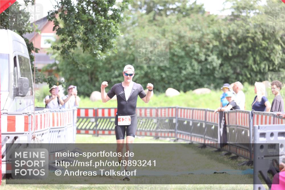21.06.2026 - 29. Vierlanden-Triathlon Andreas Tolksdorf http://msf.ph/oto/9893241 21.06.2026 14:03:20 Ziel 128, 128 meine-sportfotos.de