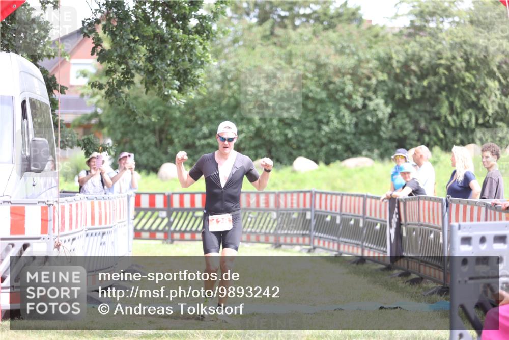 21.06.2026 - 29. Vierlanden-Triathlon Andreas Tolksdorf http://msf.ph/oto/9893242 21.06.2026 14:03:20 Ziel 128, 128 meine-sportfotos.de