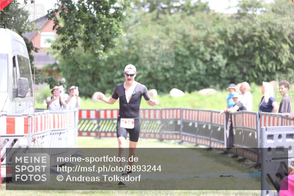 21.06.2026 - 29. Vierlanden-Triathlon Andreas Tolksdorf http://msf.ph/oto/9893244 21.06.2026 14:03:20 Ziel 128, 128 meine-sportfotos.de