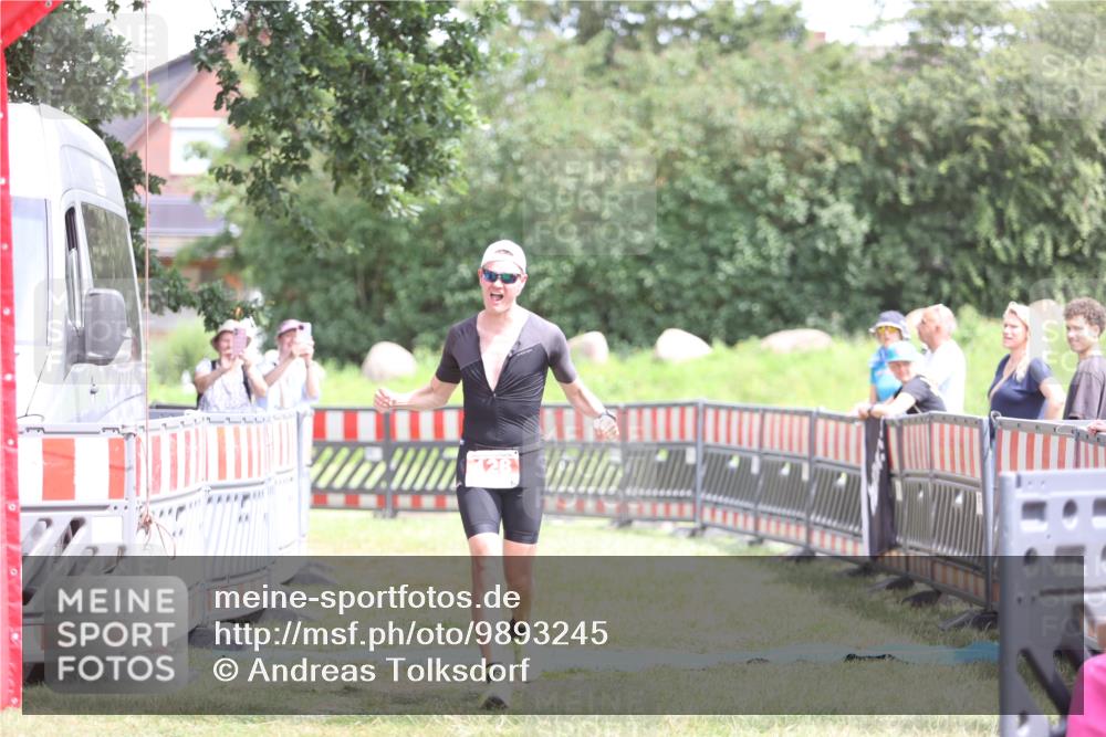 21.06.2026 - 29. Vierlanden-Triathlon Andreas Tolksdorf http://msf.ph/oto/9893245 21.06.2026 14:03:20 Ziel 128, 128 meine-sportfotos.de