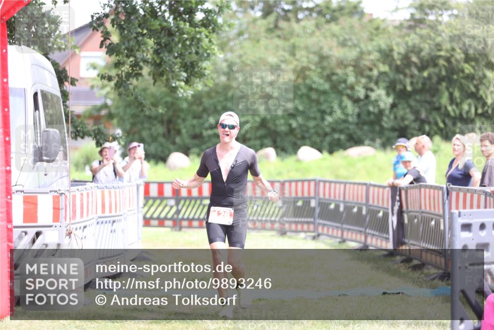 21.06.2026 - 29. Vierlanden-Triathlon Andreas Tolksdorf http://msf.ph/oto/9893246 21.06.2026 14:03:20 Ziel 128, 128 meine-sportfotos.de