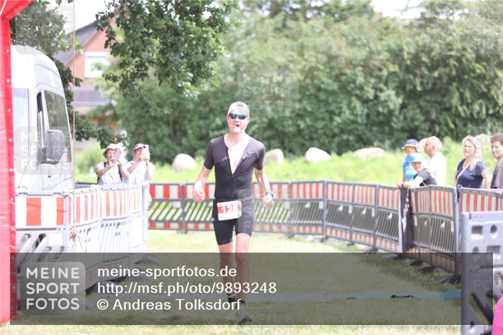 21.06.2026 - 29. Vierlanden-Triathlon Andreas Tolksdorf http://msf.ph/oto/9893248 21.06.2026 14:03:20 Ziel 128, 128 meine-sportfotos.de