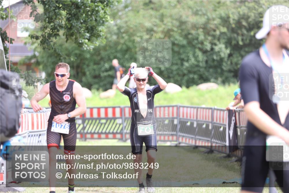 21.06.2026 - 29. Vierlanden-Triathlon Andreas Tolksdorf http://msf.ph/oto/9893249 21.06.2026 14:03:43 Ziel 793, 860, 1076, 793, 860, 1076 meine-sportfotos.de
