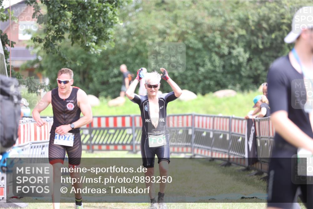 21.06.2026 - 29. Vierlanden-Triathlon Andreas Tolksdorf http://msf.ph/oto/9893250 21.06.2026 14:03:43 Ziel 793, 860, 1076, 793, 860, 1076 meine-sportfotos.de