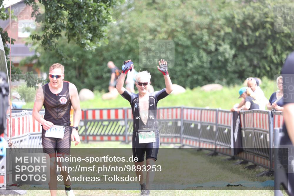 21.06.2026 - 29. Vierlanden-Triathlon Andreas Tolksdorf http://msf.ph/oto/9893253 21.06.2026 14:03:43 Ziel 793, 860, 1076, 793, 860, 1076 meine-sportfotos.de