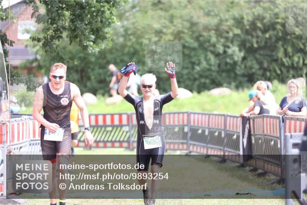 21.06.2026 - 29. Vierlanden-Triathlon Andreas Tolksdorf http://msf.ph/oto/9893254 21.06.2026 14:03:43 Ziel 793, 860, 1076, 793, 860, 1076 meine-sportfotos.de