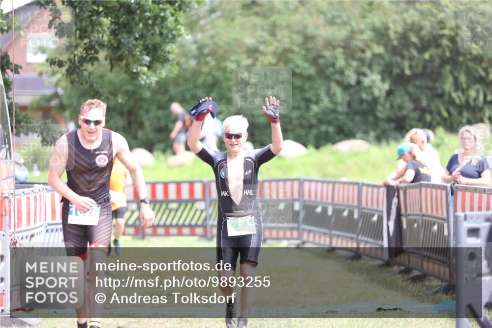 21.06.2026 - 29. Vierlanden-Triathlon Andreas Tolksdorf http://msf.ph/oto/9893255 21.06.2026 14:03:43 Ziel 793, 860, 1076, 793, 860, 1076 meine-sportfotos.de