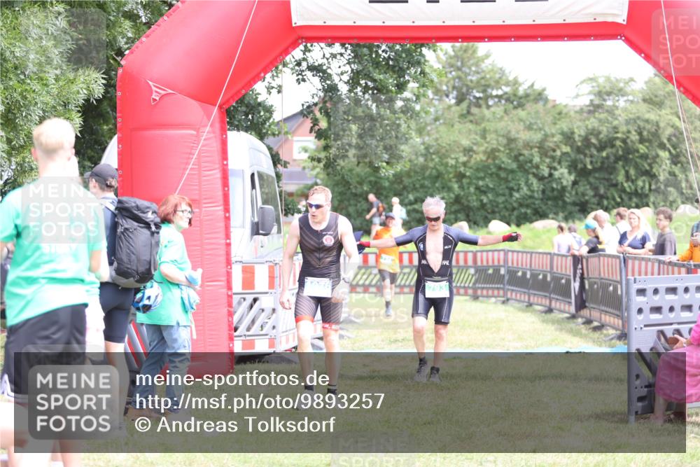 21.06.2026 - 29. Vierlanden-Triathlon Andreas Tolksdorf http://msf.ph/oto/9893257 21.06.2026 14:03:44 Ziel 793, 860, 1076, 793, 860, 1076 meine-sportfotos.de