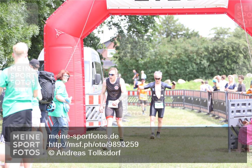 21.06.2026 - 29. Vierlanden-Triathlon Andreas Tolksdorf http://msf.ph/oto/9893259 21.06.2026 14:03:44 Ziel 793, 860, 1076, 793, 860, 1076 meine-sportfotos.de