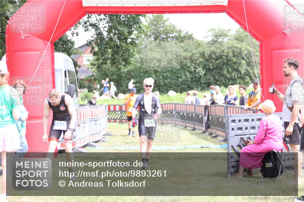 21.06.2026 - 29. Vierlanden-Triathlon Andreas Tolksdorf http://msf.ph/oto/9893261 21.06.2026 14:03:45 Ziel 793, 860, 1076, 793, 860, 1076 meine-sportfotos.de