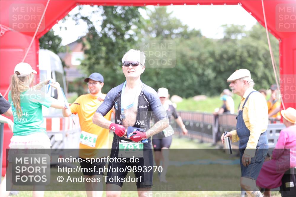 21.06.2026 - 29. Vierlanden-Triathlon Andreas Tolksdorf http://msf.ph/oto/9893270 21.06.2026 14:03:54 Ziel 860, 1078, 860, 1078 meine-sportfotos.de