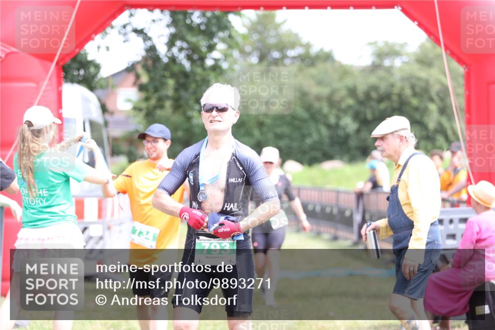 21.06.2026 - 29. Vierlanden-Triathlon Andreas Tolksdorf http://msf.ph/oto/9893271 21.06.2026 14:03:54 Ziel 860, 1078, 860, 1078 meine-sportfotos.de