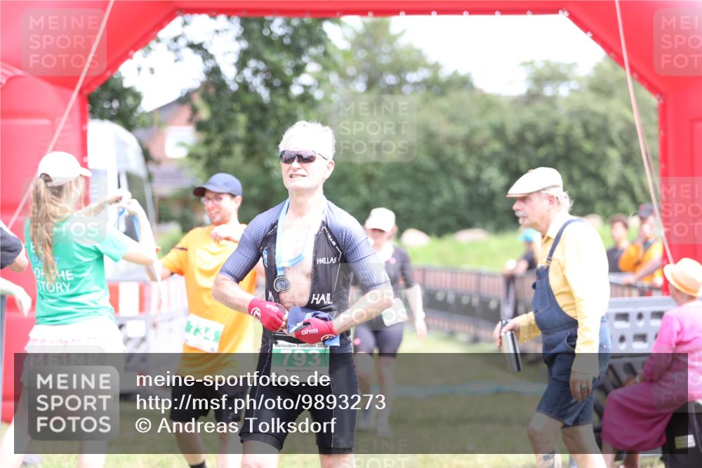 21.06.2026 - 29. Vierlanden-Triathlon Andreas Tolksdorf http://msf.ph/oto/9893273 21.06.2026 14:03:54 Ziel 860, 1078, 860, 1078 meine-sportfotos.de