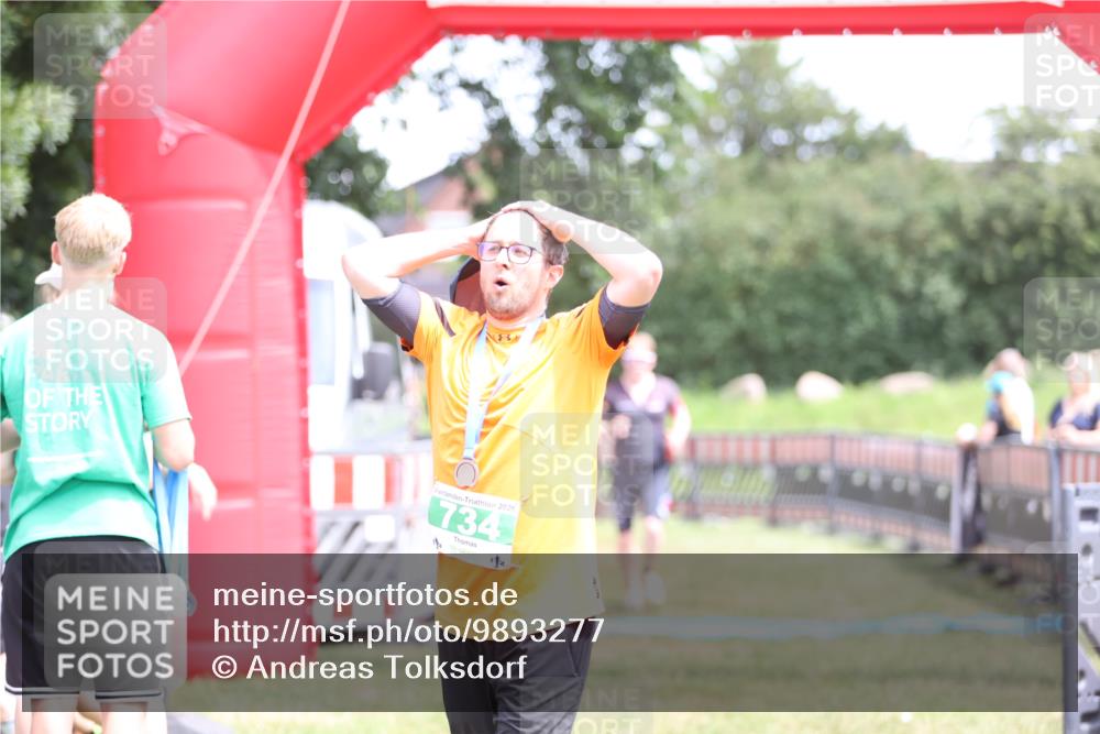 21.06.2026 - 29. Vierlanden-Triathlon Andreas Tolksdorf http://msf.ph/oto/9893277 21.06.2026 14:03:59 Ziel 1078, 1078 meine-sportfotos.de