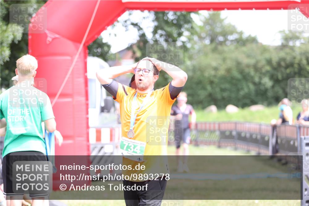 21.06.2026 - 29. Vierlanden-Triathlon Andreas Tolksdorf http://msf.ph/oto/9893278 21.06.2026 14:03:59 Ziel 1078, 1078 meine-sportfotos.de