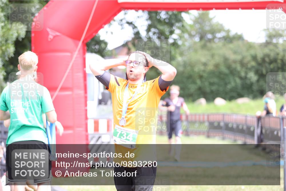 21.06.2026 - 29. Vierlanden-Triathlon Andreas Tolksdorf http://msf.ph/oto/9893280 21.06.2026 14:03:59 Ziel 1078, 1078 meine-sportfotos.de