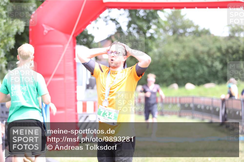 21.06.2026 - 29. Vierlanden-Triathlon Andreas Tolksdorf http://msf.ph/oto/9893281 21.06.2026 14:03:59 Ziel 1078, 1078 meine-sportfotos.de
