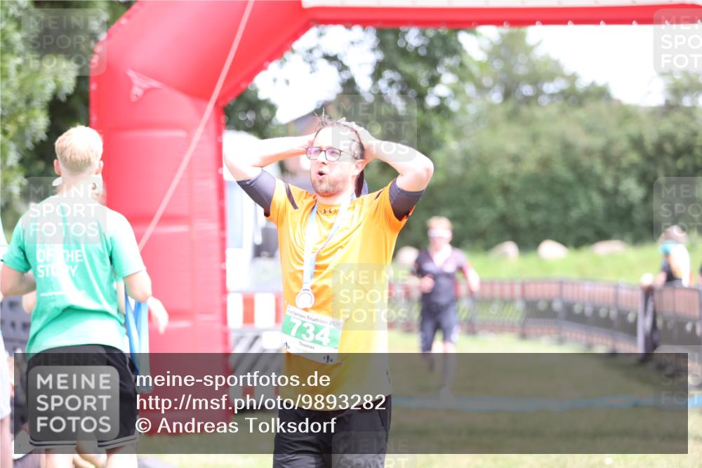 21.06.2026 - 29. Vierlanden-Triathlon Andreas Tolksdorf http://msf.ph/oto/9893282 21.06.2026 14:03:59 Ziel 1078, 1078 meine-sportfotos.de
