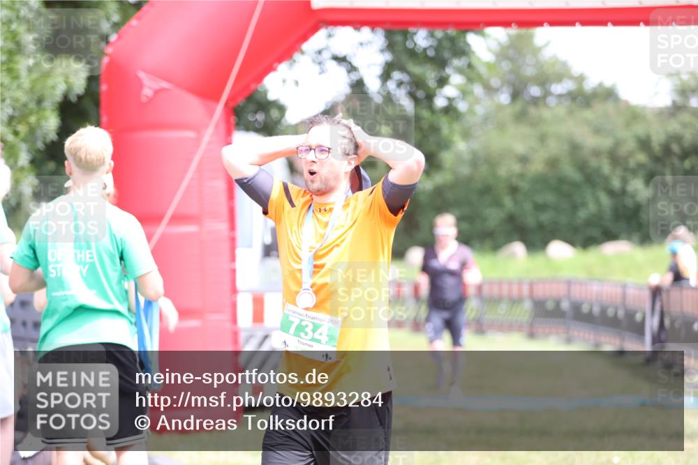 21.06.2026 - 29. Vierlanden-Triathlon Andreas Tolksdorf http://msf.ph/oto/9893284 21.06.2026 14:03:59 Ziel 1078, 1078 meine-sportfotos.de