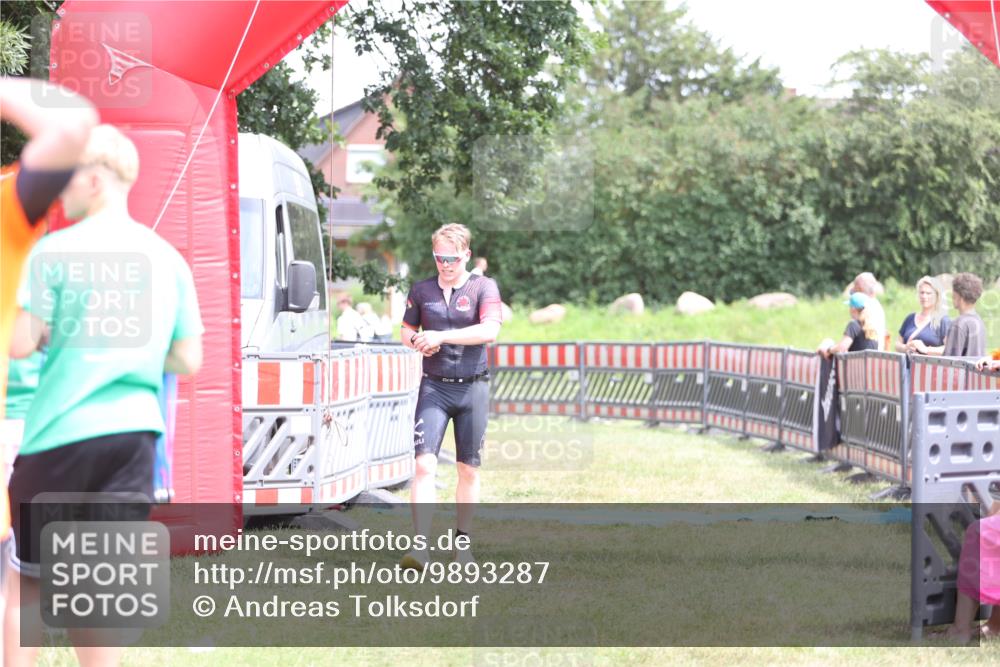 21.06.2026 - 29. Vierlanden-Triathlon Andreas Tolksdorf http://msf.ph/oto/9893287 21.06.2026 14:04:01 Ziel 274, 1078, 274, 1078 meine-sportfotos.de