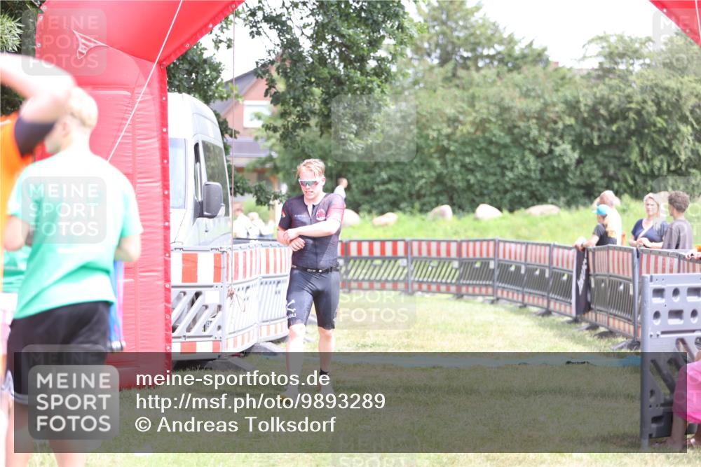 21.06.2026 - 29. Vierlanden-Triathlon Andreas Tolksdorf http://msf.ph/oto/9893289 21.06.2026 14:04:01 Ziel 274, 1078, 274, 1078 meine-sportfotos.de