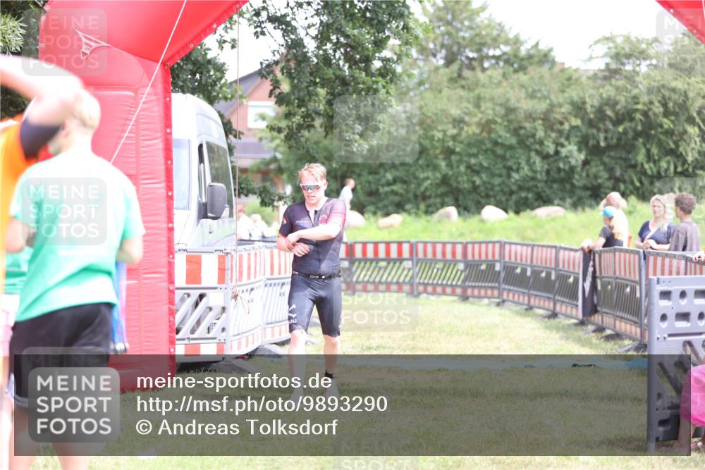 21.06.2026 - 29. Vierlanden-Triathlon Andreas Tolksdorf http://msf.ph/oto/9893290 21.06.2026 14:04:01 Ziel 274, 1078, 274, 1078 meine-sportfotos.de