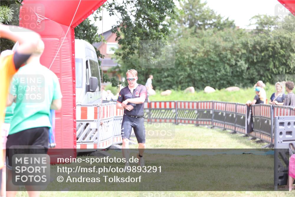 21.06.2026 - 29. Vierlanden-Triathlon Andreas Tolksdorf http://msf.ph/oto/9893291 21.06.2026 14:04:01 Ziel 274, 1078, 274, 1078 meine-sportfotos.de