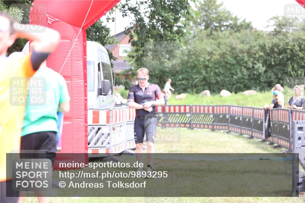 21.06.2026 - 29. Vierlanden-Triathlon Andreas Tolksdorf http://msf.ph/oto/9893295 21.06.2026 14:04:02 Ziel 274, 1078, 274, 1078 meine-sportfotos.de