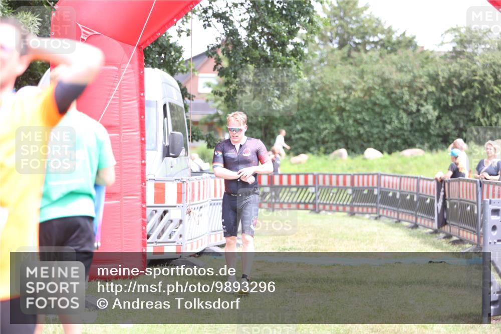 21.06.2026 - 29. Vierlanden-Triathlon Andreas Tolksdorf http://msf.ph/oto/9893296 21.06.2026 14:04:02 Ziel 274, 1078, 274, 1078 meine-sportfotos.de