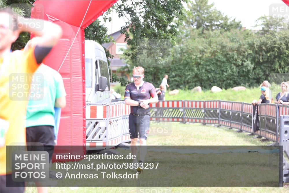 21.06.2026 - 29. Vierlanden-Triathlon Andreas Tolksdorf http://msf.ph/oto/9893297 21.06.2026 14:04:02 Ziel 274, 1078, 274, 1078 meine-sportfotos.de