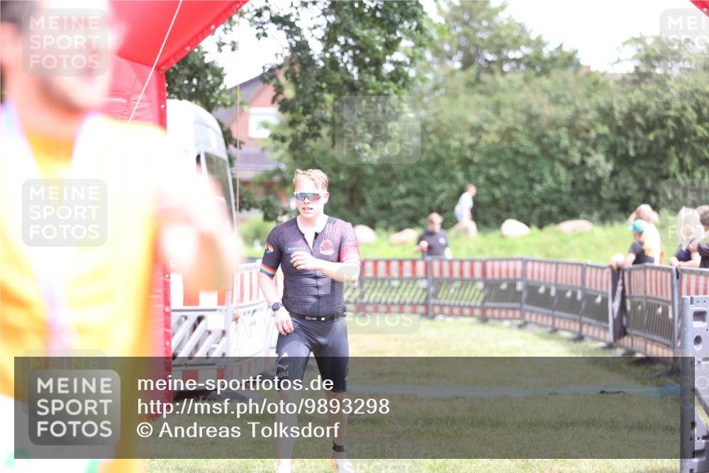 21.06.2026 - 29. Vierlanden-Triathlon Andreas Tolksdorf http://msf.ph/oto/9893298 21.06.2026 14:04:03 Ziel 274, 1078, 274, 1078 meine-sportfotos.de