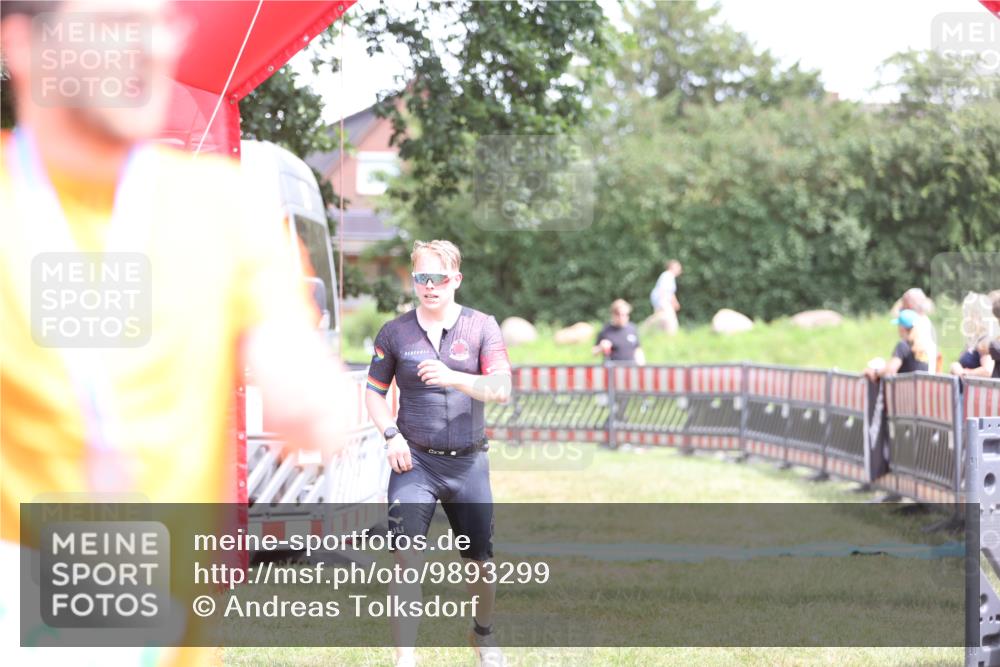 21.06.2026 - 29. Vierlanden-Triathlon Andreas Tolksdorf http://msf.ph/oto/9893299 21.06.2026 14:04:03 Ziel 274, 1078, 274, 1078 meine-sportfotos.de