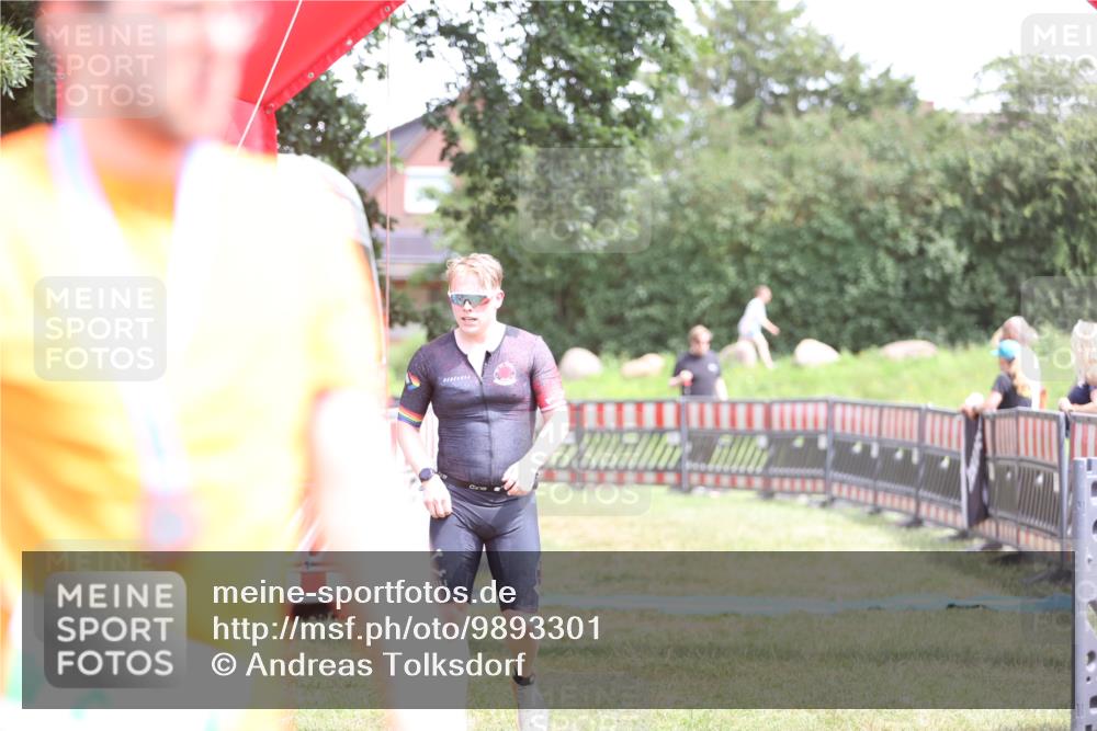 21.06.2026 - 29. Vierlanden-Triathlon Andreas Tolksdorf http://msf.ph/oto/9893301 21.06.2026 14:04:03 Ziel 274, 1078, 274, 1078 meine-sportfotos.de