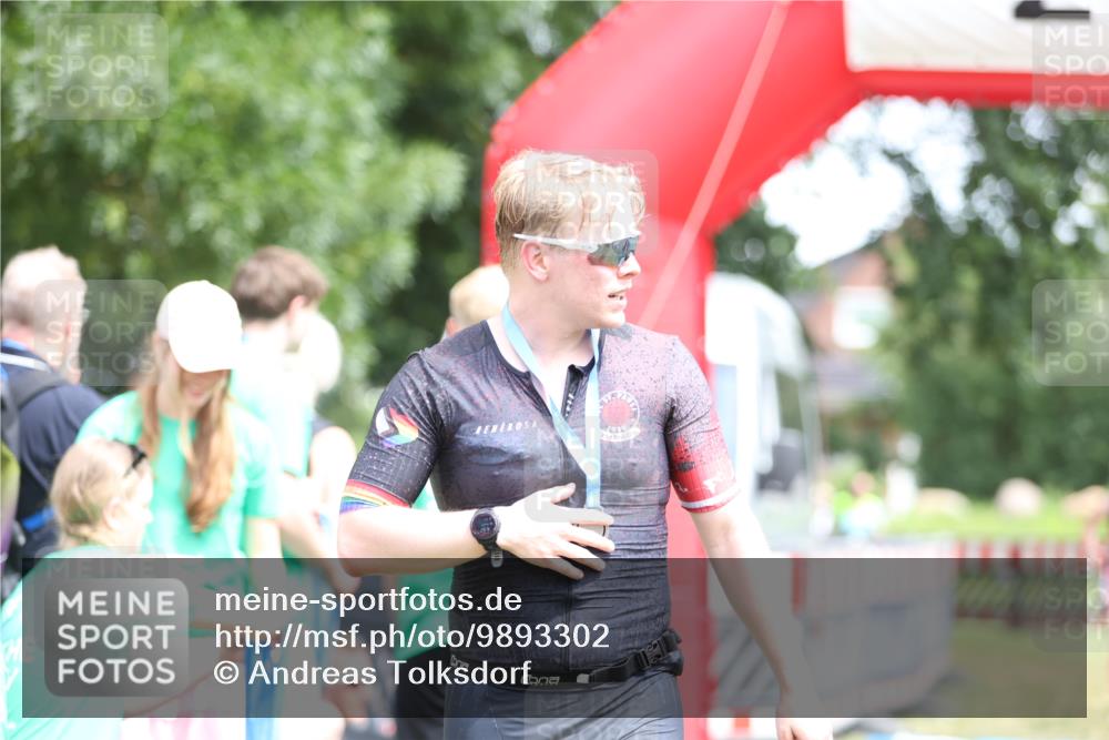 21.06.2026 - 29. Vierlanden-Triathlon Andreas Tolksdorf http://msf.ph/oto/9893302 21.06.2026 14:04:09 Ziel 274, 874, 274, 874 meine-sportfotos.de