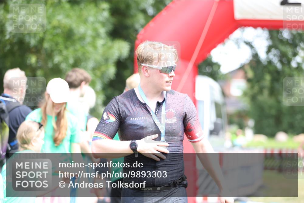 21.06.2026 - 29. Vierlanden-Triathlon Andreas Tolksdorf http://msf.ph/oto/9893303 21.06.2026 14:04:09 Ziel 274, 874, 274, 874 meine-sportfotos.de