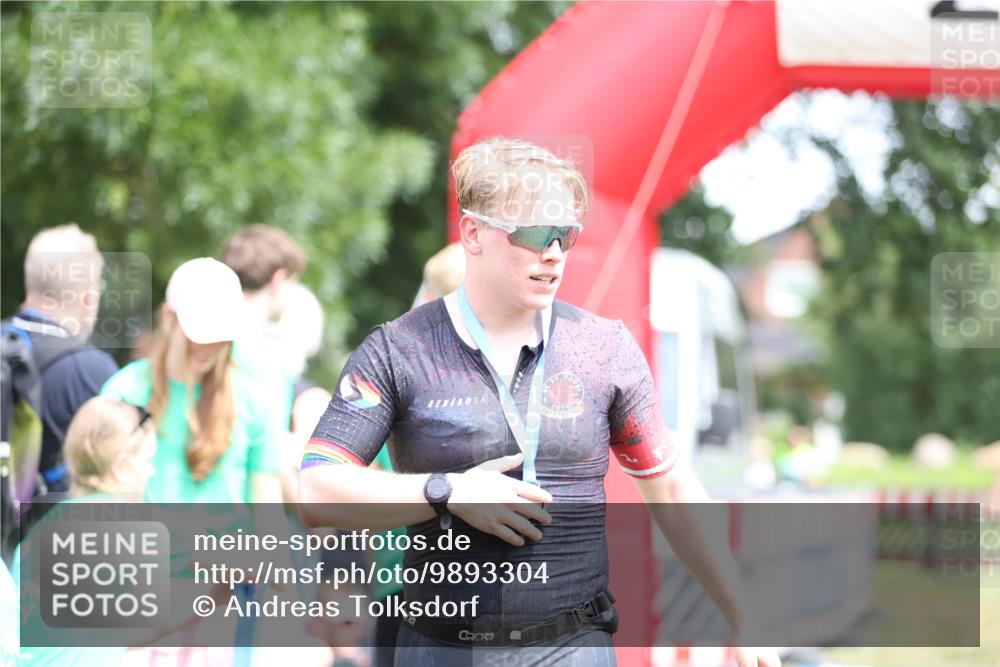 21.06.2026 - 29. Vierlanden-Triathlon Andreas Tolksdorf http://msf.ph/oto/9893304 21.06.2026 14:04:09 Ziel 274, 874, 274, 874 meine-sportfotos.de