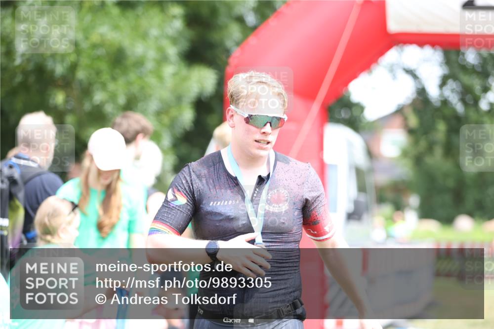 21.06.2026 - 29. Vierlanden-Triathlon Andreas Tolksdorf http://msf.ph/oto/9893305 21.06.2026 14:04:09 Ziel 274, 874, 274, 874 meine-sportfotos.de