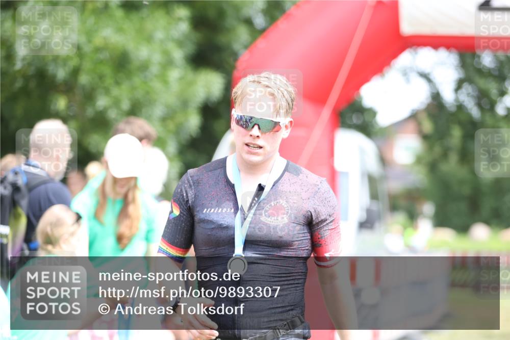 21.06.2026 - 29. Vierlanden-Triathlon Andreas Tolksdorf http://msf.ph/oto/9893307 21.06.2026 14:04:09 Ziel 274, 874, 274, 874 meine-sportfotos.de