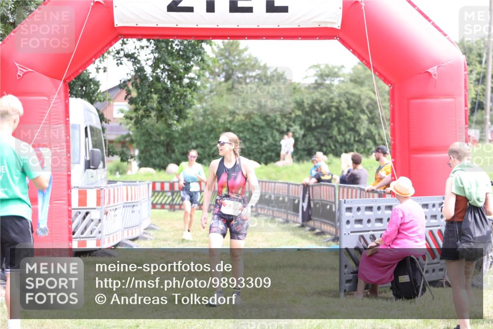 21.06.2026 - 29. Vierlanden-Triathlon Andreas Tolksdorf http://msf.ph/oto/9893309 21.06.2026 14:04:14 Ziel 274, 874, 274, 874 meine-sportfotos.de