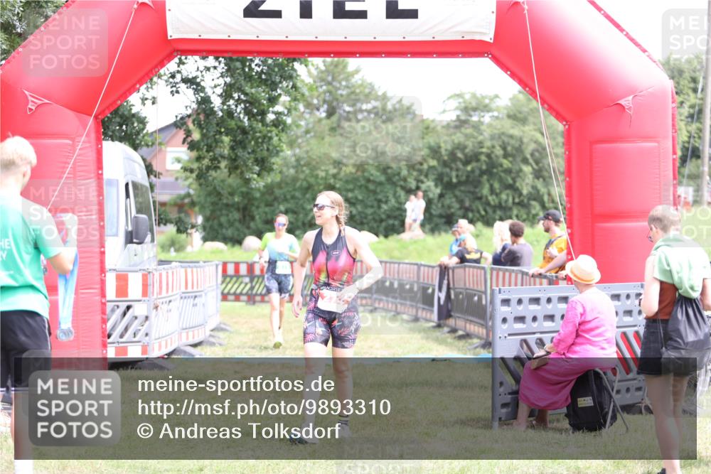 21.06.2026 - 29. Vierlanden-Triathlon Andreas Tolksdorf http://msf.ph/oto/9893310 21.06.2026 14:04:14 Ziel 274, 874, 274, 874 meine-sportfotos.de