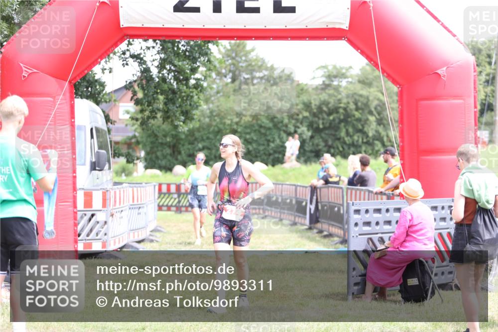 21.06.2026 - 29. Vierlanden-Triathlon Andreas Tolksdorf http://msf.ph/oto/9893311 21.06.2026 14:04:14 Ziel 274, 874, 274, 874 meine-sportfotos.de
