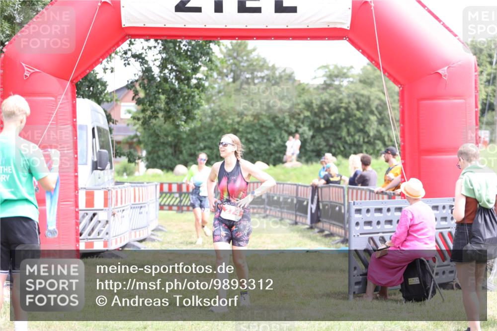 21.06.2026 - 29. Vierlanden-Triathlon Andreas Tolksdorf http://msf.ph/oto/9893312 21.06.2026 14:04:14 Ziel 274, 874, 274, 874 meine-sportfotos.de
