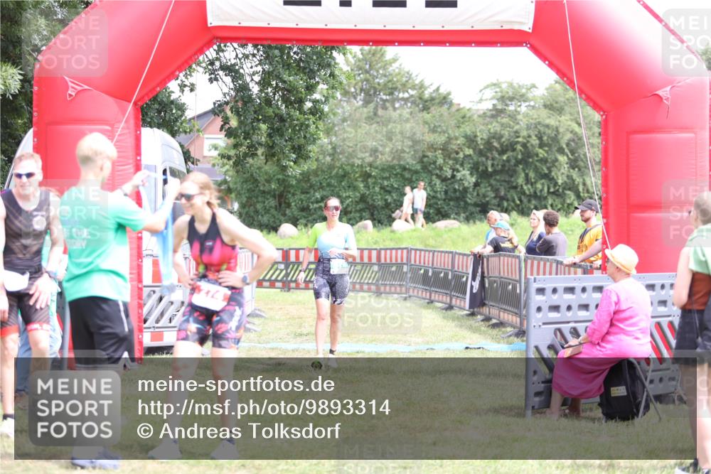 21.06.2026 - 29. Vierlanden-Triathlon Andreas Tolksdorf http://msf.ph/oto/9893314 21.06.2026 14:04:16 Ziel 274, 874, 274, 874 meine-sportfotos.de