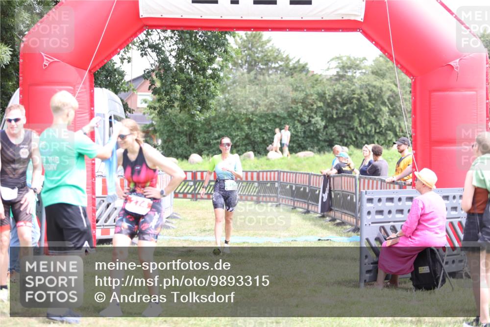21.06.2026 - 29. Vierlanden-Triathlon Andreas Tolksdorf http://msf.ph/oto/9893315 21.06.2026 14:04:16 Ziel 274, 874, 274, 874 meine-sportfotos.de