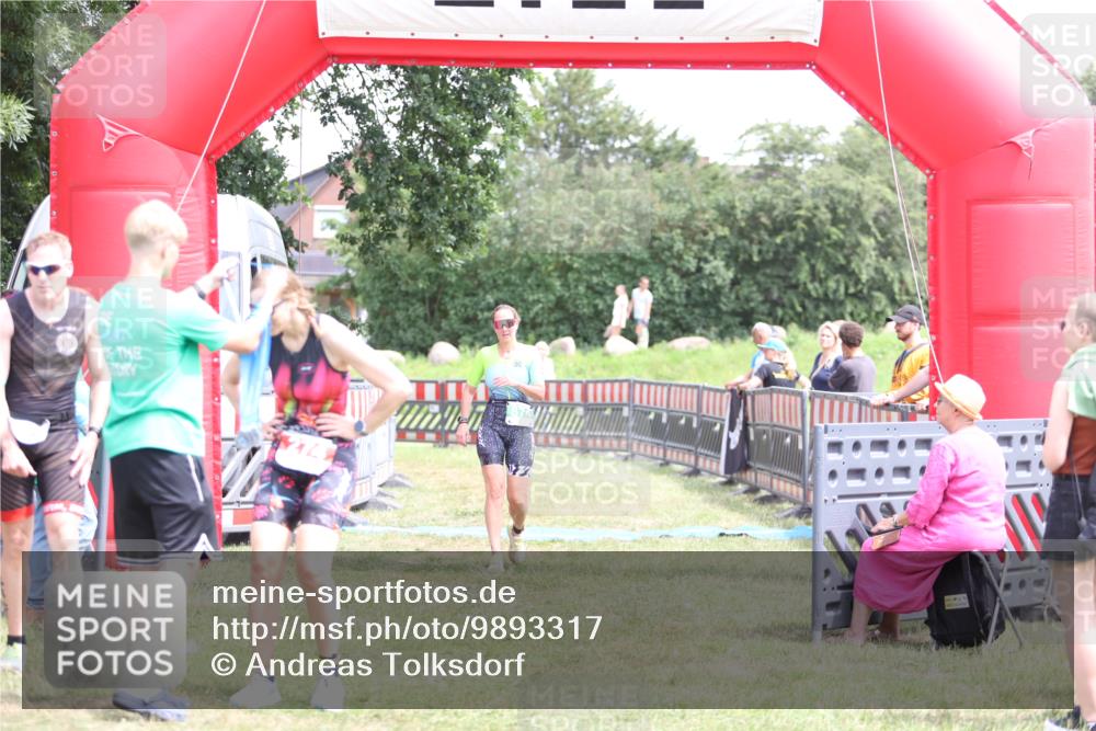 21.06.2026 - 29. Vierlanden-Triathlon Andreas Tolksdorf http://msf.ph/oto/9893317 21.06.2026 14:04:16 Ziel 274, 874, 274, 874 meine-sportfotos.de
