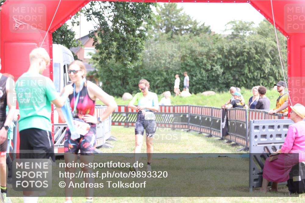 21.06.2026 - 29. Vierlanden-Triathlon Andreas Tolksdorf http://msf.ph/oto/9893320 21.06.2026 14:04:17 Ziel 874, 874 meine-sportfotos.de