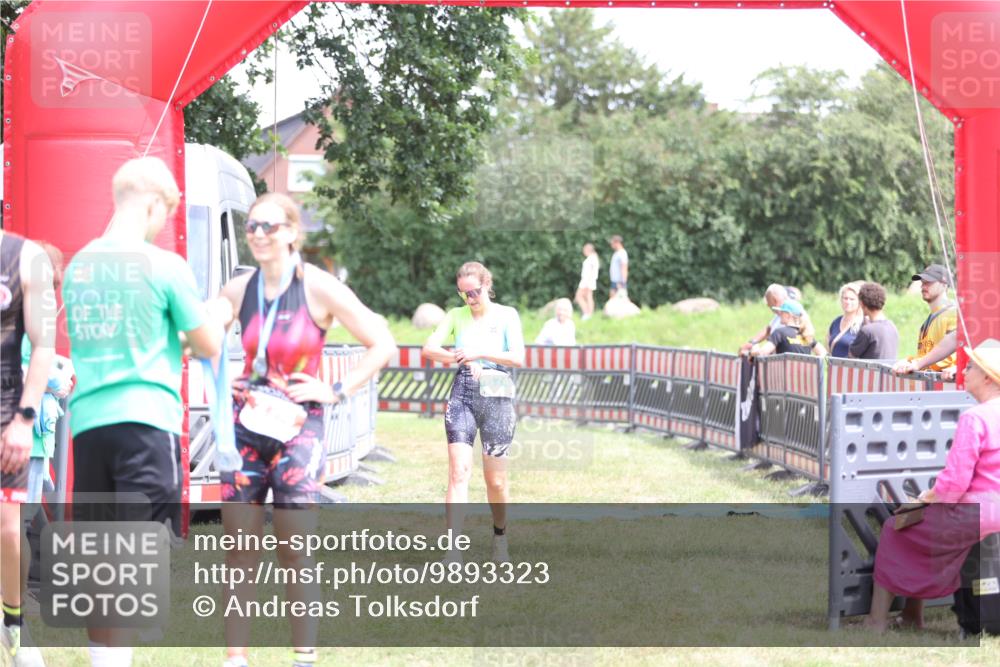 21.06.2026 - 29. Vierlanden-Triathlon Andreas Tolksdorf http://msf.ph/oto/9893323 21.06.2026 14:04:17 Ziel 874, 874 meine-sportfotos.de