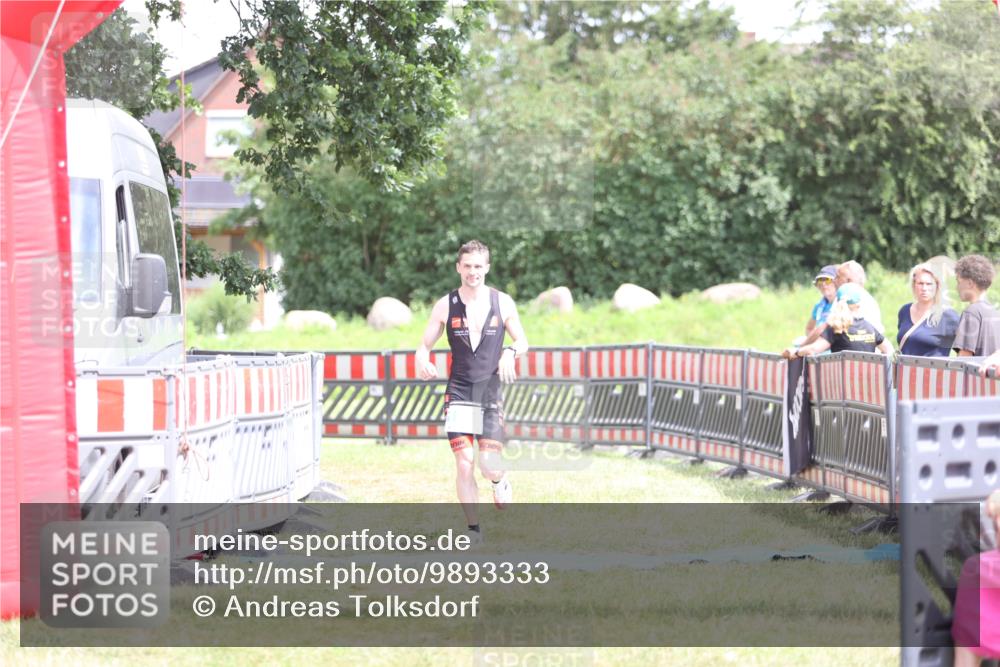21.06.2026 - 29. Vierlanden-Triathlon Andreas Tolksdorf http://msf.ph/oto/9893333 21.06.2026 14:04:48 Ziel 1089, 1089 meine-sportfotos.de