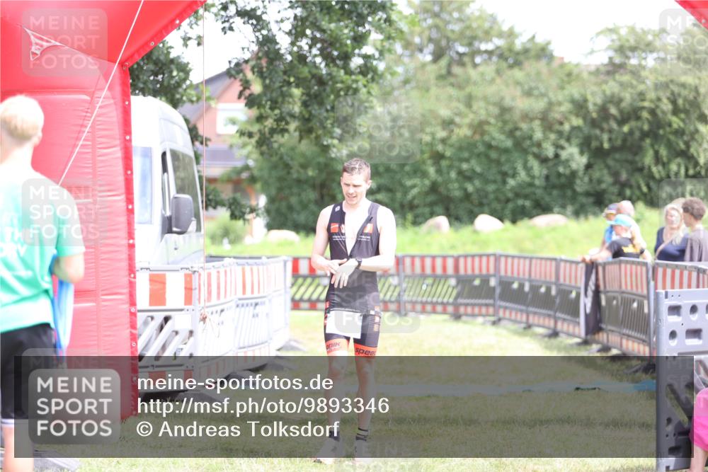 21.06.2026 - 29. Vierlanden-Triathlon Andreas Tolksdorf http://msf.ph/oto/9893346 21.06.2026 14:04:50 Ziel 1089, 1089 meine-sportfotos.de